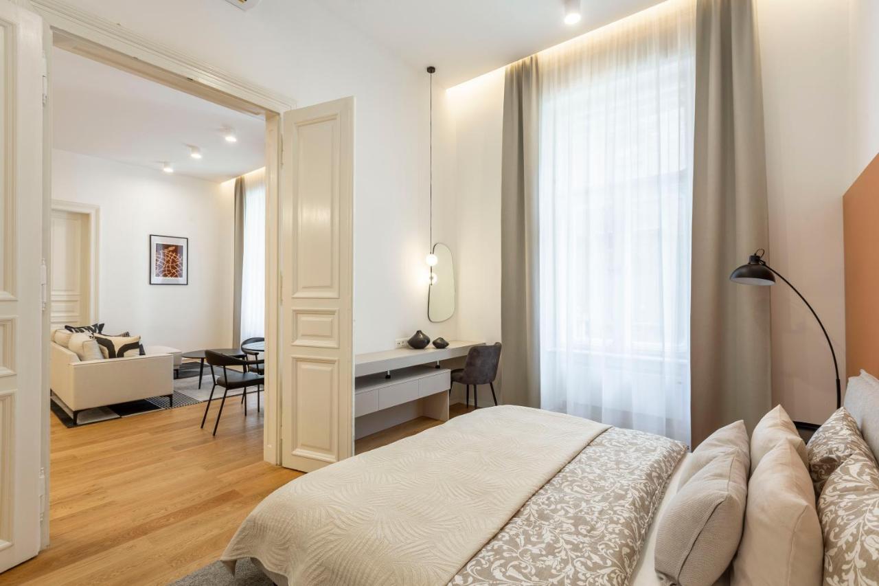 Luxurious Minimalist Residence With Sauna By Prestige Homes Budapest Eksteriør bilde