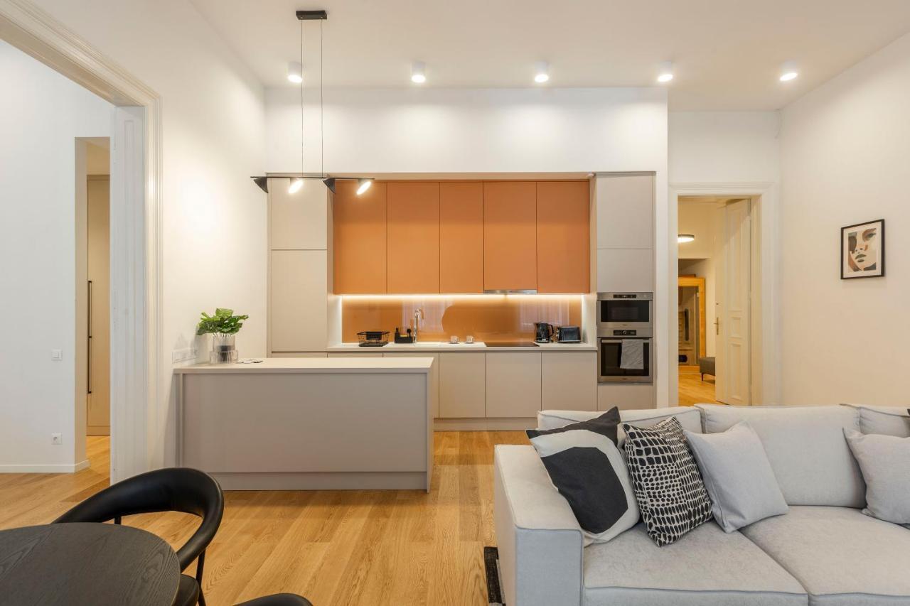 Luxurious Minimalist Residence With Sauna By Prestige Homes Budapest Eksteriør bilde