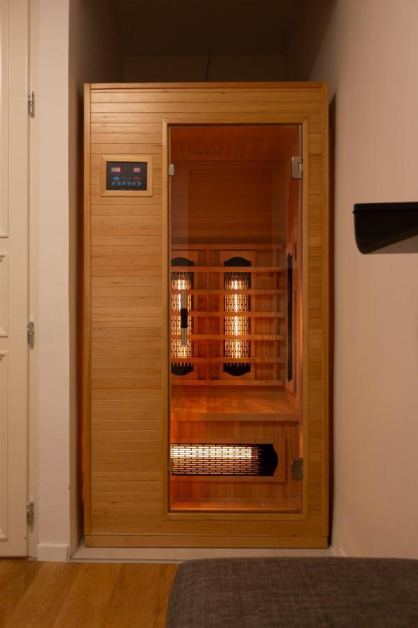 Luxurious Minimalist Residence With Sauna By Prestige Homes Budapest Eksteriør bilde