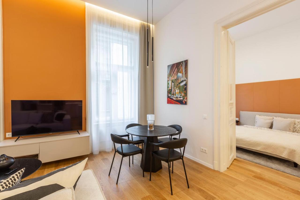 Luxurious Minimalist Residence With Sauna By Prestige Homes Budapest Eksteriør bilde
