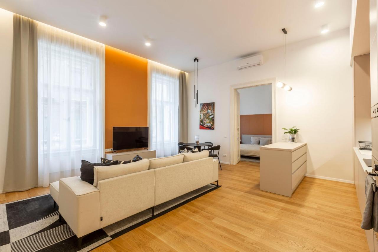 Luxurious Minimalist Residence With Sauna By Prestige Homes Budapest Eksteriør bilde