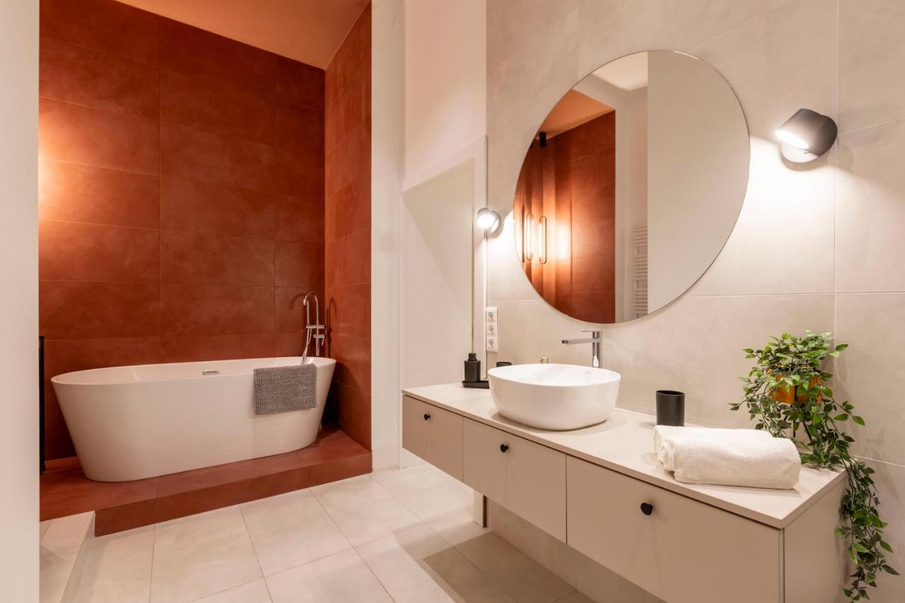 Luxurious Minimalist Residence With Sauna By Prestige Homes Budapest Eksteriør bilde